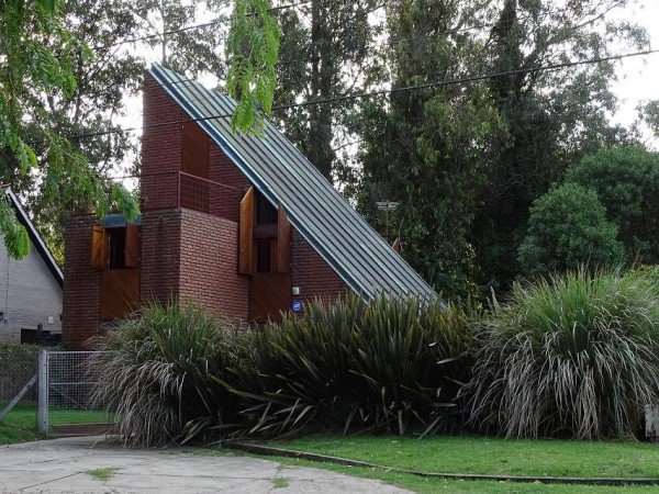 ORIGINAL CHALET EN EL BOSQUE DE PERALTA RAMOS