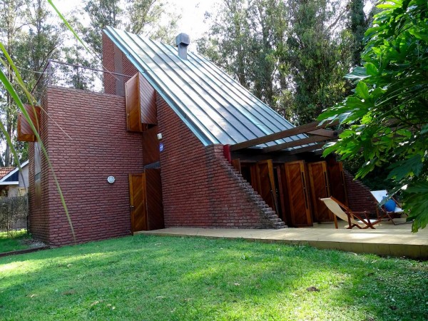 ORIGINAL CHALET EN EL BOSQUE DE PERALTA RAMOS