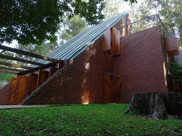 ORIGINAL CHALET EN EL BOSQUE DE PERALTA RAMOS