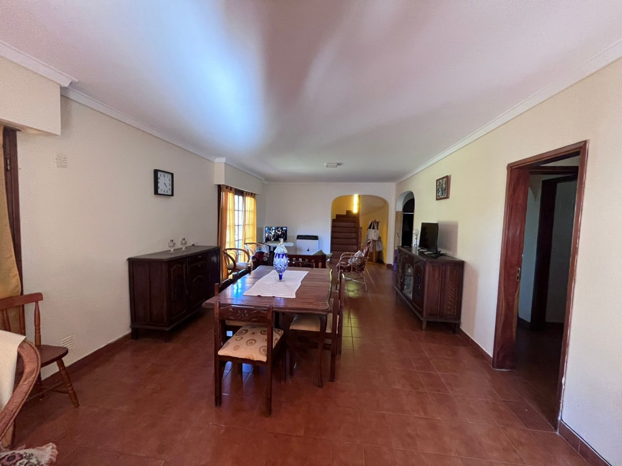 CHALET EN 2 PLANTAS Y CON DOS LOTES.