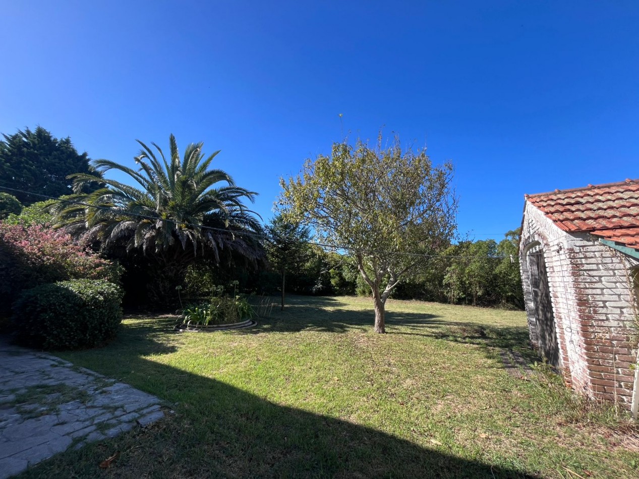 CHALET EN 2 PLANTAS Y CON DOS LOTES.