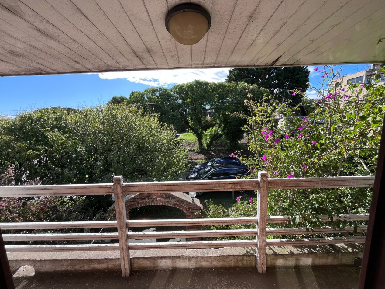 CHALET EN 2 PLANTAS Y CON DOS LOTES.