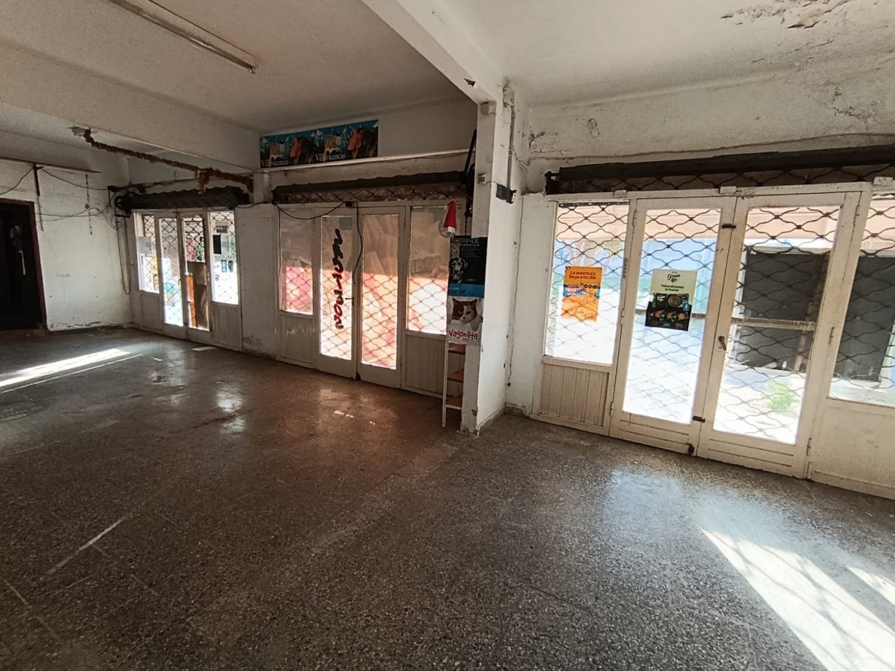 Centro comercial de 3 locales y 3 departamentos a 100 metros de la playa y balneario Honu Beach