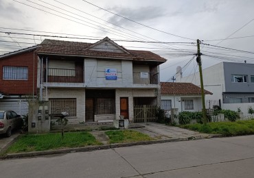 DOS DEPARTAMENTOS O PISO 4 AMBIENTES A 100 METROS DEL MAR 